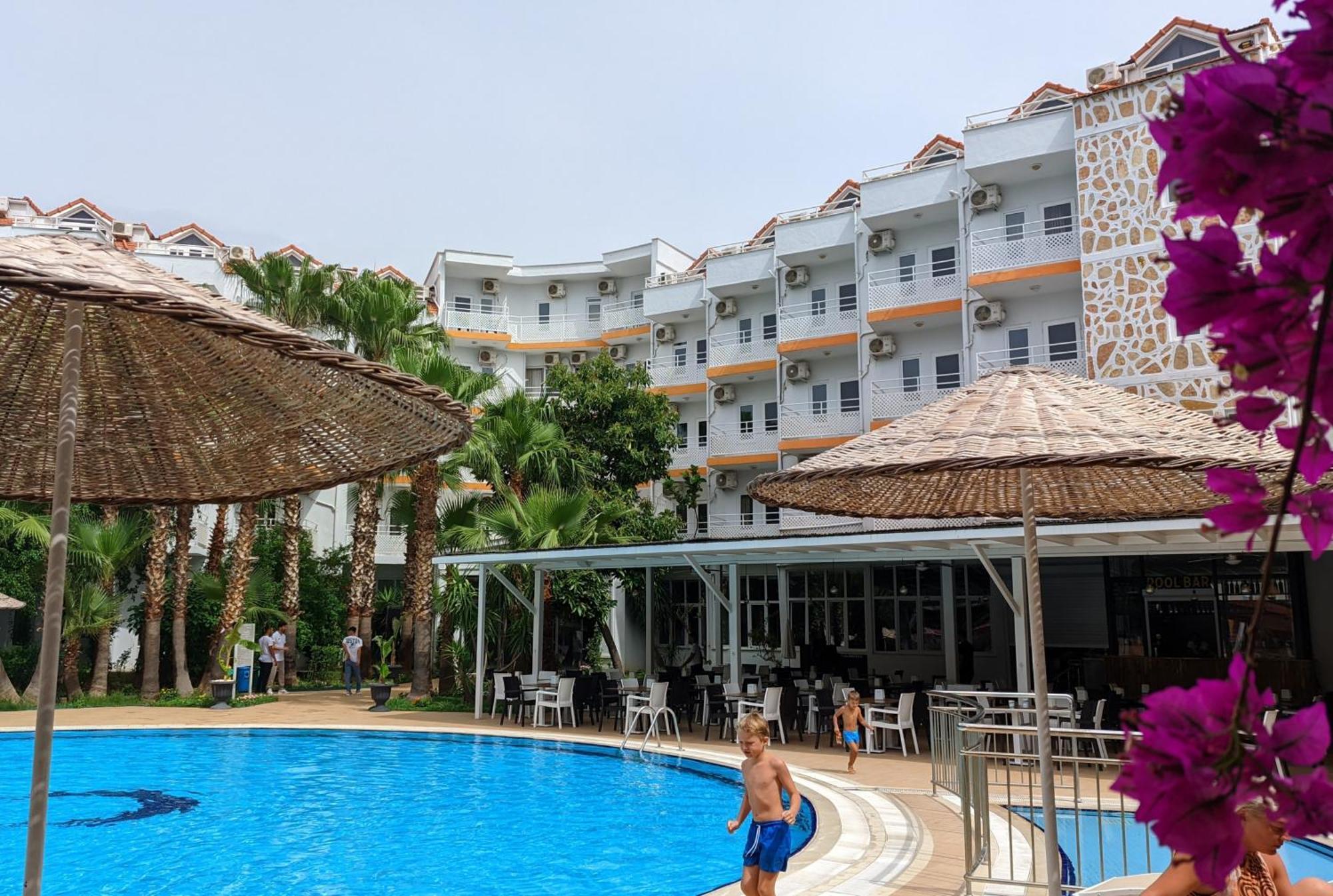 Uk Hotel Kiris Antalya Kültér fotó