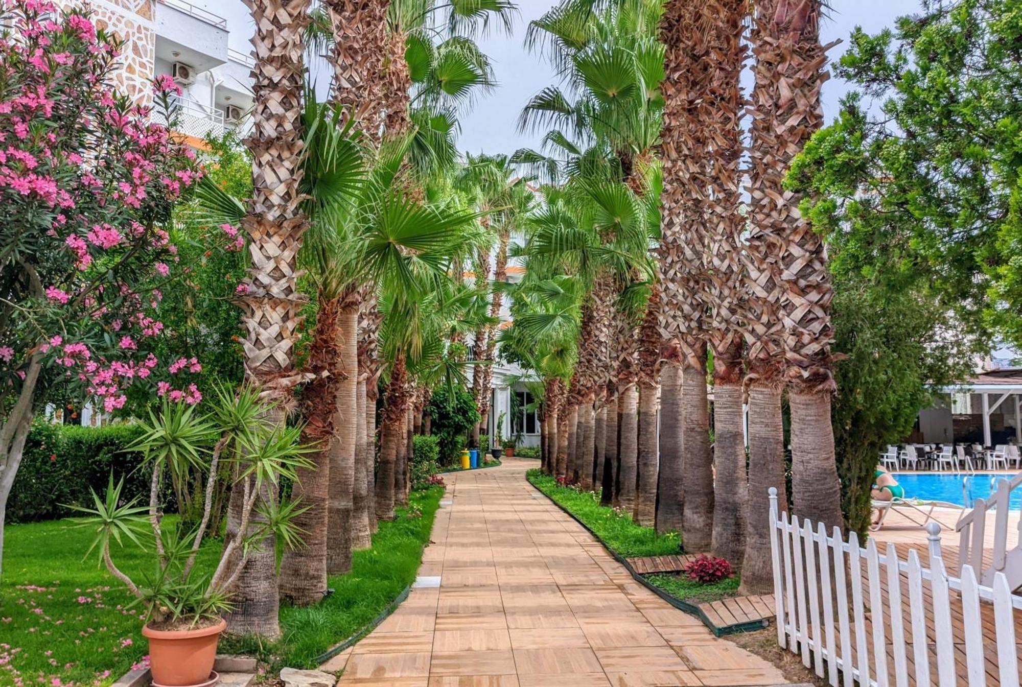 Uk Hotel Kiris Antalya Kültér fotó