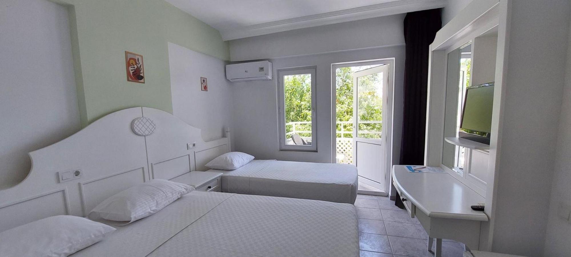 Uk Hotel Kiris Antalya Kültér fotó