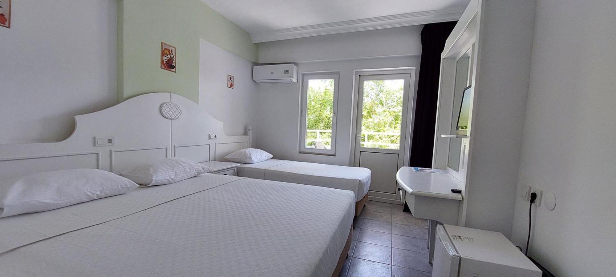Uk Hotel Kiris Antalya Kültér fotó