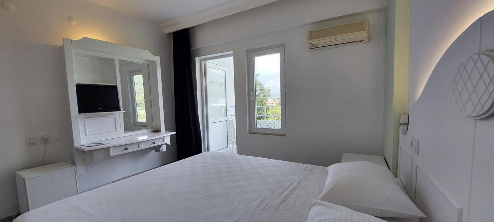 Uk Hotel Kiris Antalya Kültér fotó