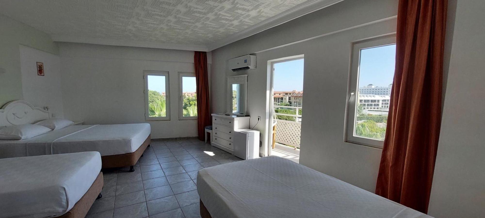 Uk Hotel Kiris Antalya Kültér fotó